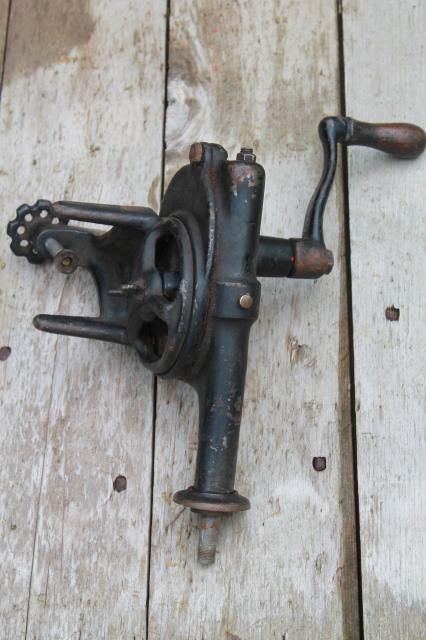 photo of antique hand cranked grinder, geared Luther Best Maide #51 old farm tool #7