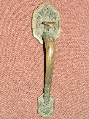 photo of antique hardware Arts and Crafts brass thumb latch #1