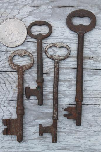 photo of antique key collection, lot of vintage skeleton keys, gate keys, old door lock keys #3