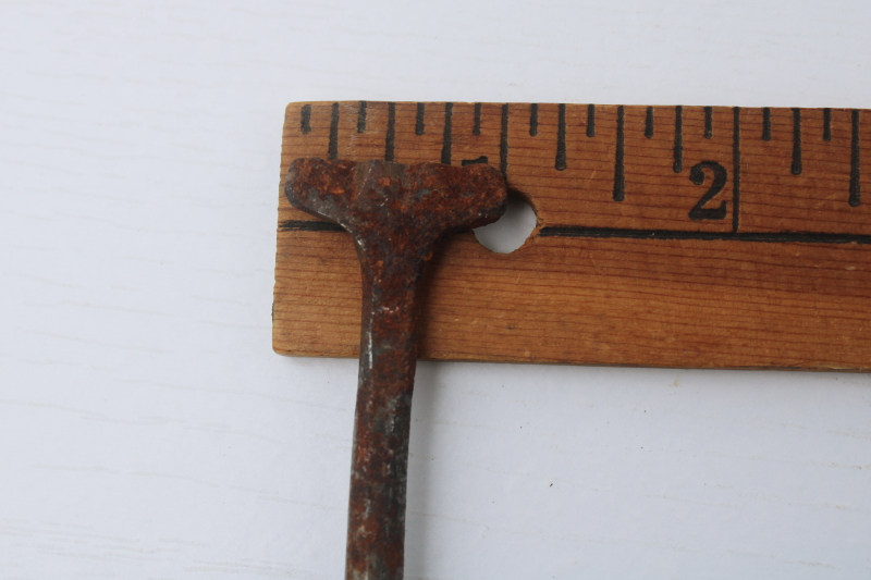 photo of antique pie crimper, solid brass wheel w/ iron handle, 1800s vintage kitchen tool  #2