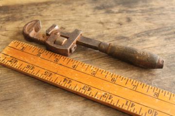 catalog photo of antique pipe wrench w/ wood handle, Made in USA monkey wrench vintage hand tool