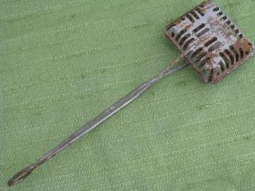 catalog photo of antique soap saver basket w/ long wire handle, old laundry soap holder