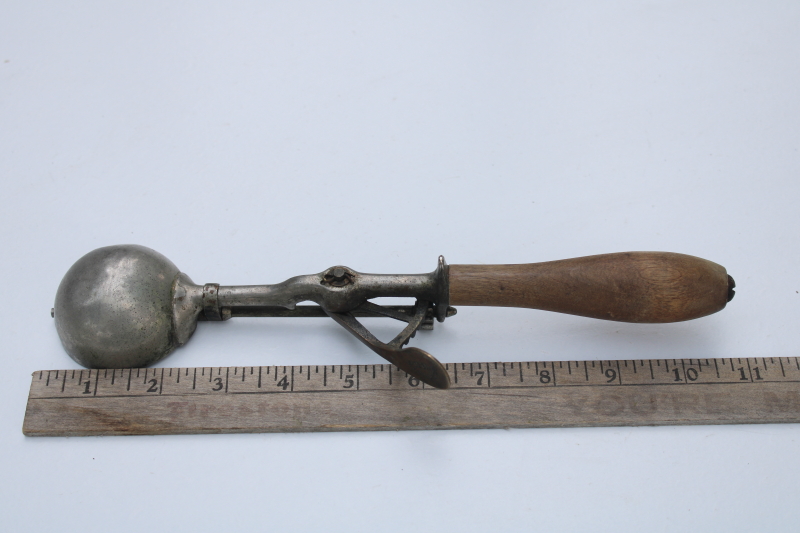 photo of antique soda fountain ice cream scoop, Gilchrists Number 31 small scoop w/ long wood handle #3