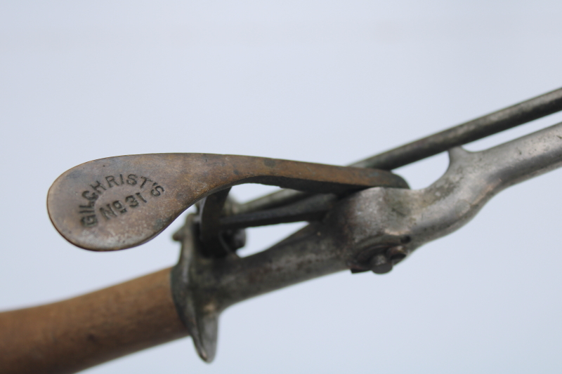 photo of antique soda fountain ice cream scoop, Gilchrists Number 31 small scoop w/ long wood handle #7