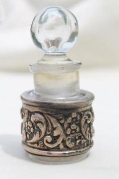 catalog photo of antique sterling silver vinaigrette for smelling salts, glass perfume or scent bottle