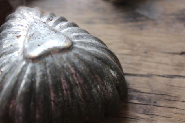 photo of antique tin patty pan molds, rustic rusty metal heart shaped pans made in England #2