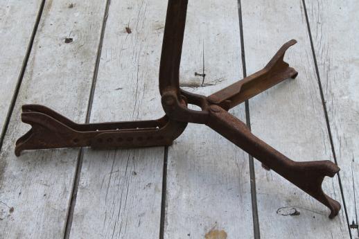 photo of antique tire changing tool for split rim wheels, Model T Ford vintage tire tool w/ 1925 patent #7