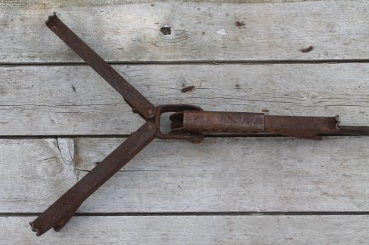 photo of antique tire changing tool for split rim wheels, Model T Ford vintage tire tool w/ 1925 patent #12