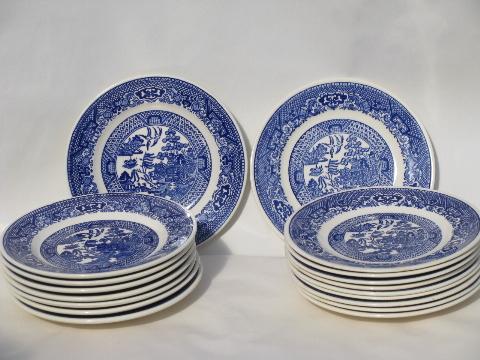 photo of antique & vintage Blue Willow china, lot of 18 bread & butter or dessert plates #1