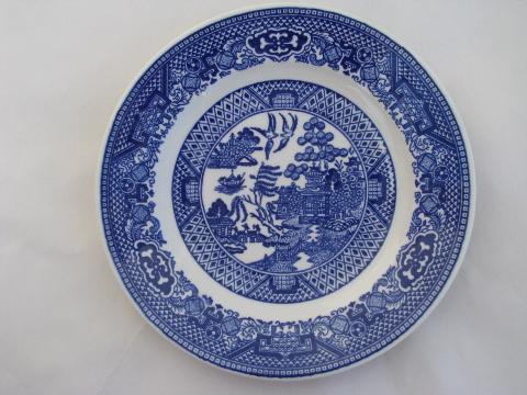 photo of antique & vintage Blue Willow china, lot of 18 bread & butter or dessert plates #4