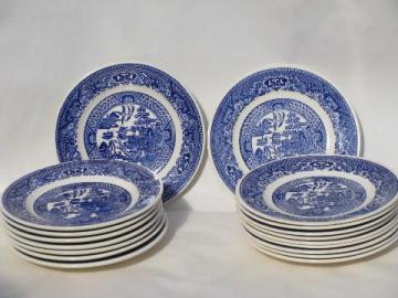 catalog photo of antique & vintage Blue Willow china, lot of 18 bread & butter or dessert plates