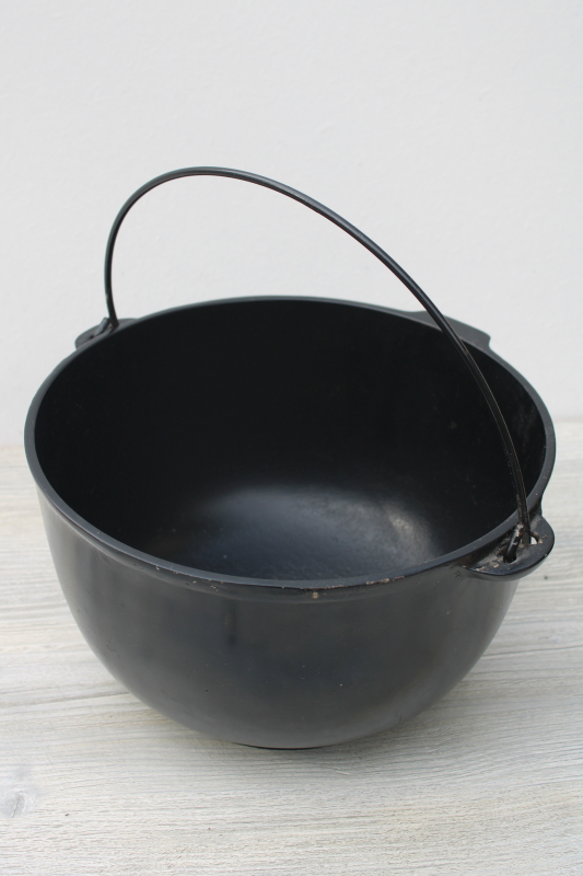 photo of antique vintage Wagner Ware cast iron #2 pot, round cauldron kettle w/ handle #3