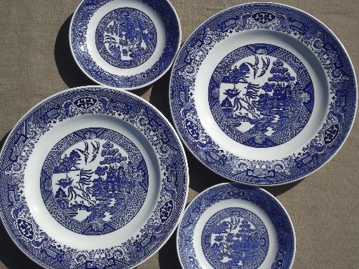photo of antique vintage blue willow china, shabby old blue & white plates & bowls #8