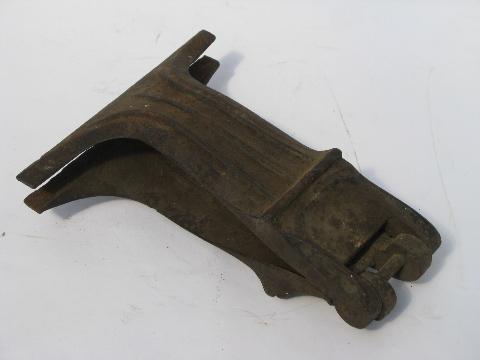 photo of antique vintage iron clamp for woodworking or leather harness sewing #4