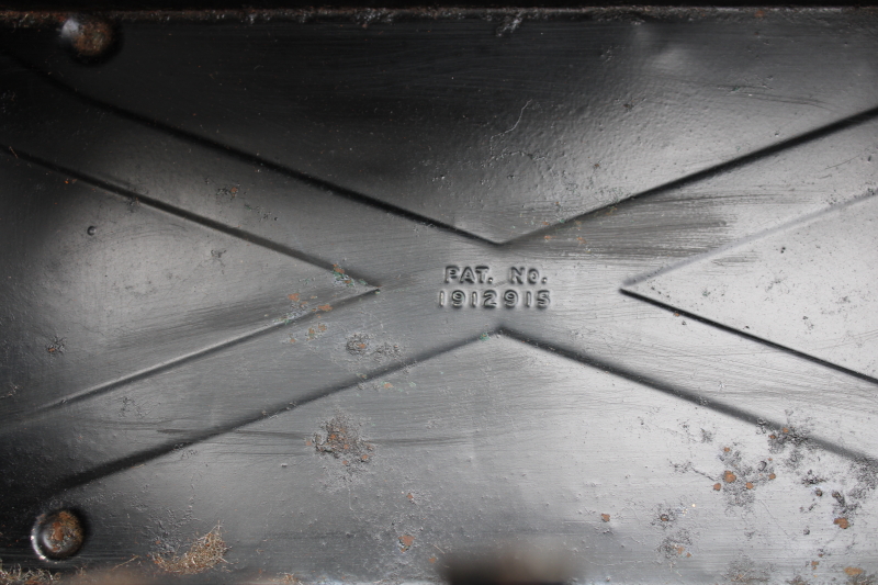 photo of antique vintage metal lunch pail, flat top lunchbox w/ old black paint  #5