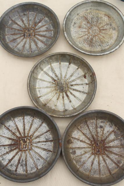 photo of antique & vintage pie tins, old metal pie pans, rustic camp style plates  #2