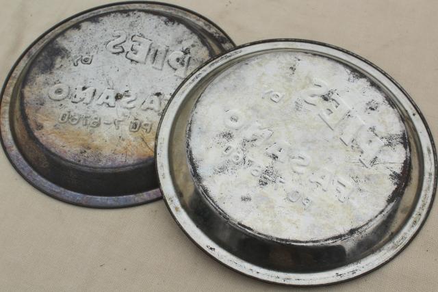 photo of antique & vintage pie tins, old metal pie pans, rustic camp style plates  #8