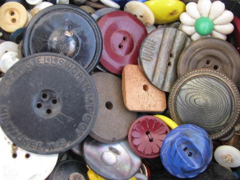 photo of antique & vintage sewing buttons lot, bakelite, mother of pearl, bone #4