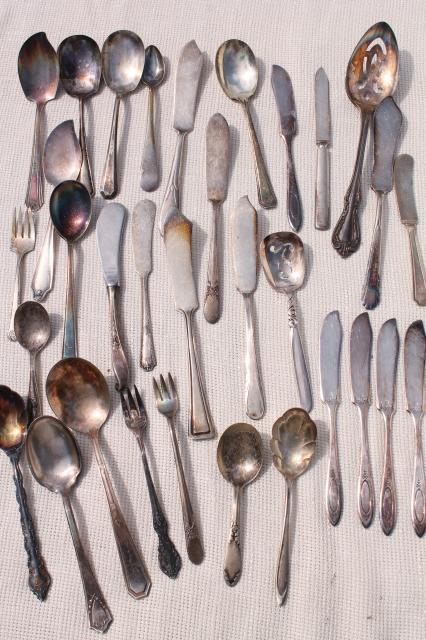 photo of antique & vintage silver plate serving spoons & butter knives, shabby tarnished silverware flatware lot #1