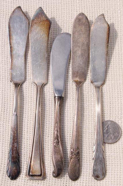 photo of antique & vintage silver plate serving spoons & butter knives, shabby tarnished silverware flatware lot #3