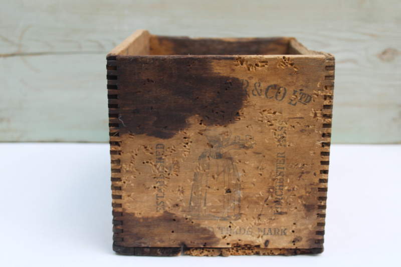 photo of antique wood crate, Bakers chocolate Paris gold medal vintage 1900 stenciled graphics finger jointed packing box  #7
