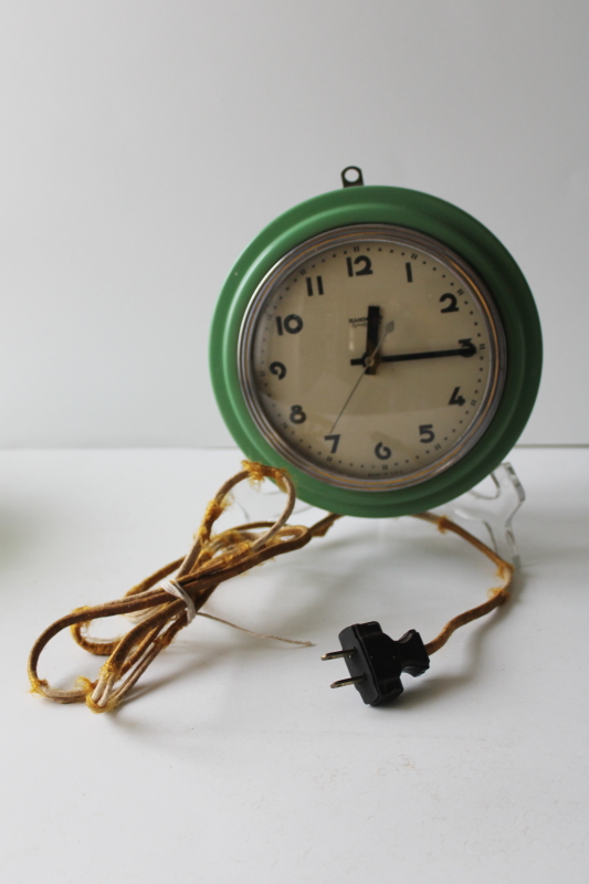 photo of art deco vintage working electric wall clock, Hammond Sychronous jadite green metal frame #1