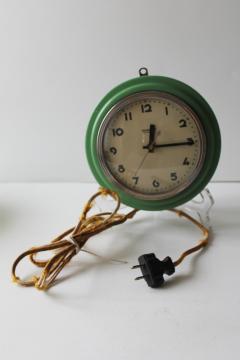 catalog photo of art deco vintage working electric wall clock, Hammond Sychronous jadite green metal frame