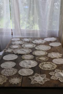 catalog photo of assorted small doilies, linen and lace table mats & goblet rounds, vintage doily lot