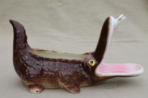 photo of baby alligator kitchen sponge holder, vintage Japan painted ceramic gator #2