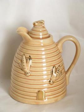 catalog photo of beehive w/ bees, vintage USA pottery honey pitcher, bee skep hive shape