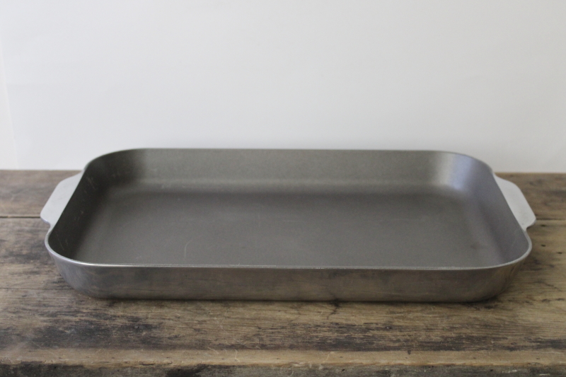 photo of big heavy cast aluminum roasting pan, vintage Chef Way roaster non stick finish #1