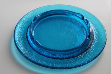 catalog photo of big mod aqua blue glass ashtray, retro pebble textured heavy glass vintage Blenko