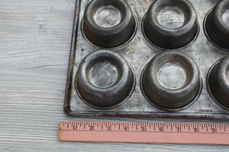 photo of big old bakery pan to make 12 individual shortcakes, sponge cake dessert cup mold #3