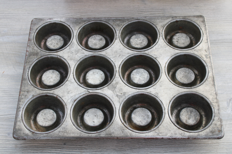 photo of big old bakery pan to make 12 individual shortcakes, sponge cake dessert cup mold #5