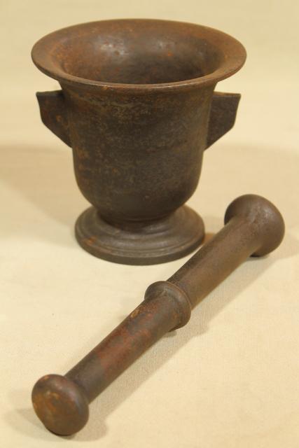 photo of big old cast iron mortar and pestle, 20th century vintage American made #2