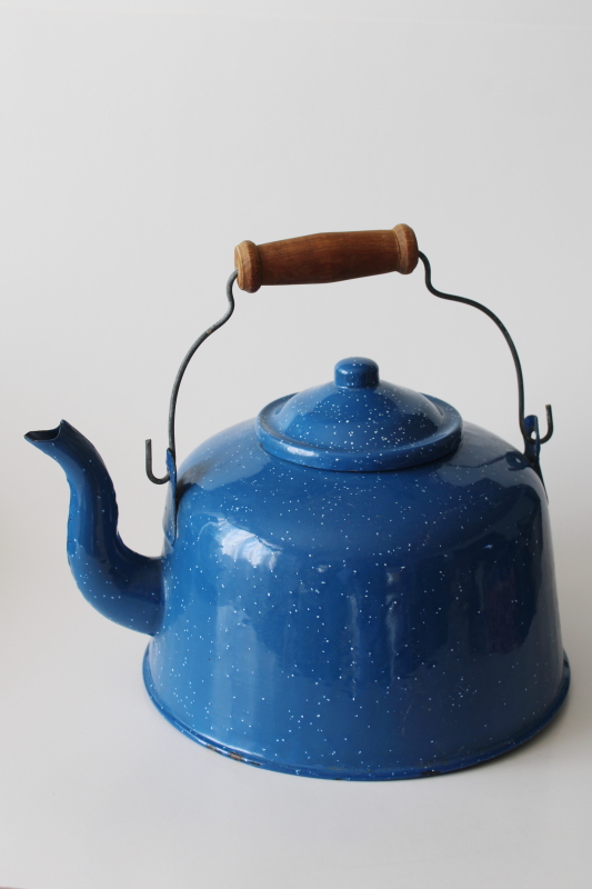 photo of big old enamelware tea kettle, blue & white spatterware enamel w/ wire bail handle  #1