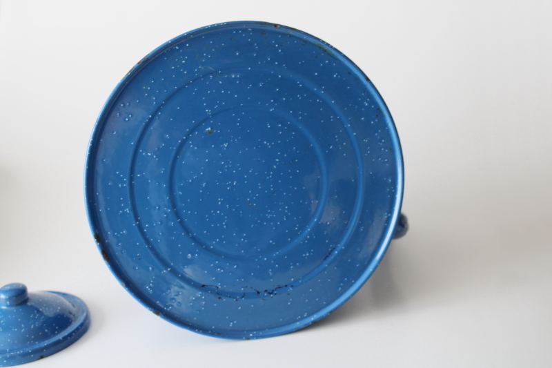 photo of big old enamelware tea kettle, blue & white spatterware enamel w/ wire bail handle #5