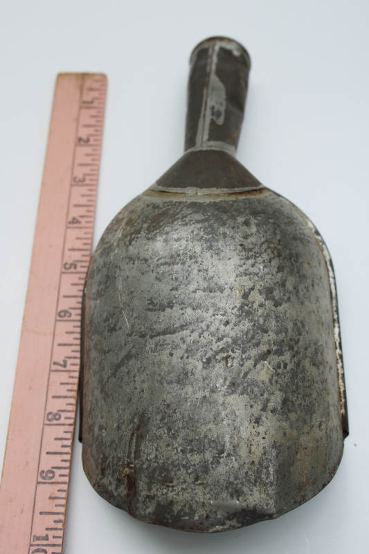 photo of big old tin metal scoop for grain scoop or hoosier flour bin, rustic farmhouse kitchen primitive tool  #3