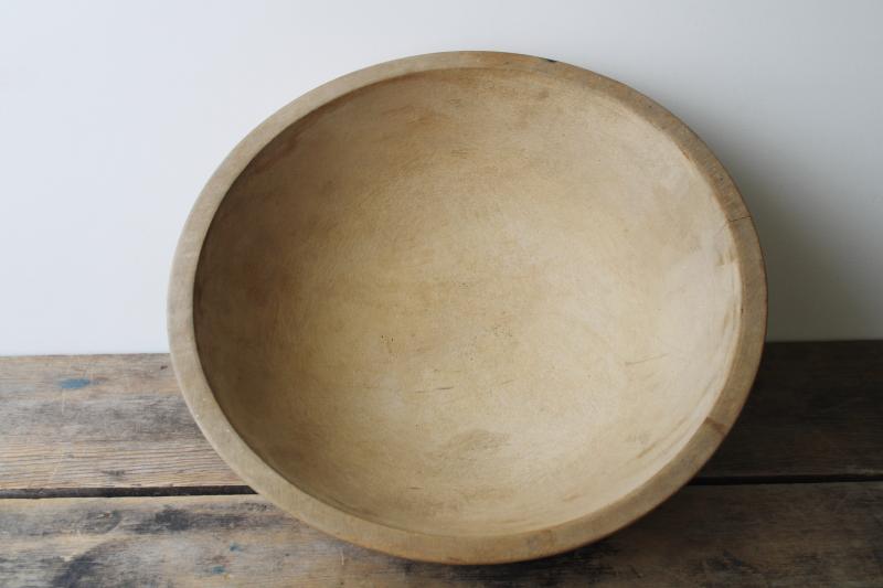 photo of big old wood dough bowl, vintage Munising wood bowl w/ primitive worn patina #3