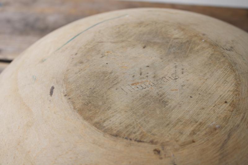 photo of big old wood dough bowl, vintage Munising wood bowl w/ primitive worn patina #5