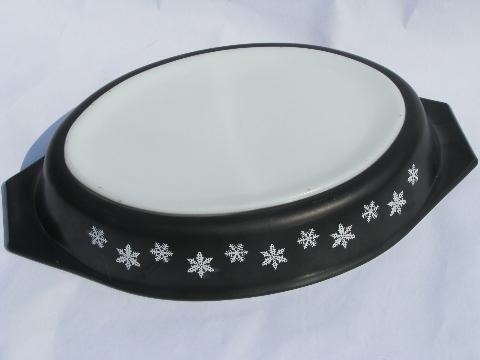 photo of black & white snowflake vintage Pyrex divided casserole dish w/glass lid #3