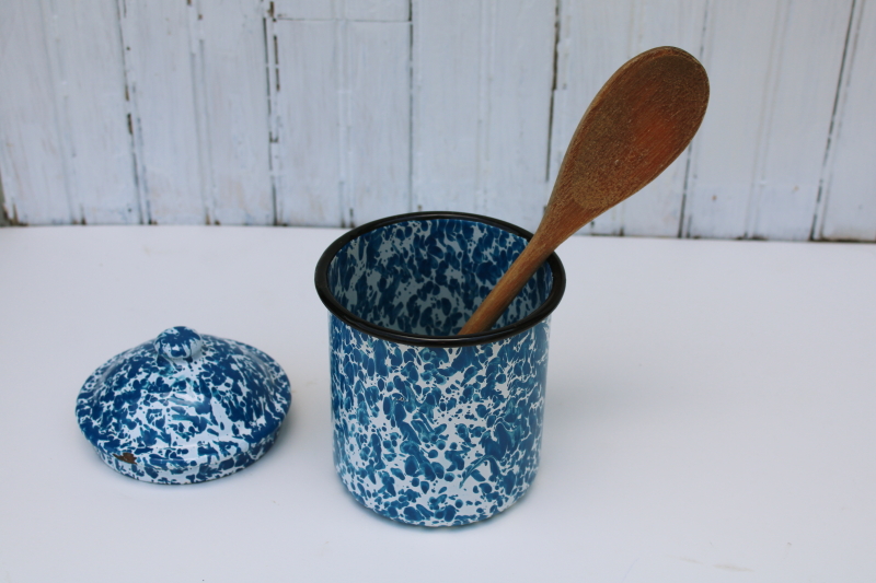 photo of blue and white spatter splatterware enamel metal canister w/ lid, small storage can #5