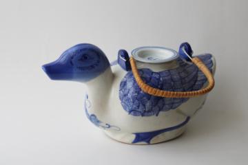 catalog photo of blue & white chinoiserie porcelain, vintage China teapot w/ duck shape