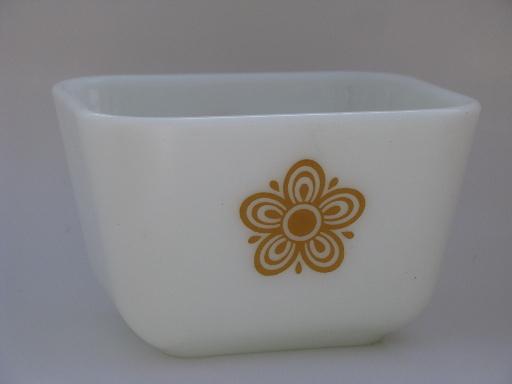 photo of butterfly gold vintage Pyrex kitchen glass lot, fridge box, asst. bowls #3