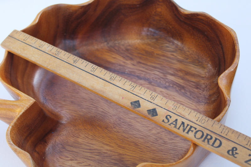 photo of carved monkey pod wood bowls w/ vintage Hawaii labels, large leaf shape salad bowl & snack bowls #5