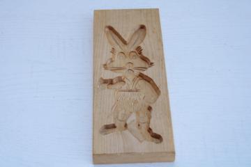 catalog photo of carved wood cookie mold, large Easter bunny rabbit, vintage folk art style