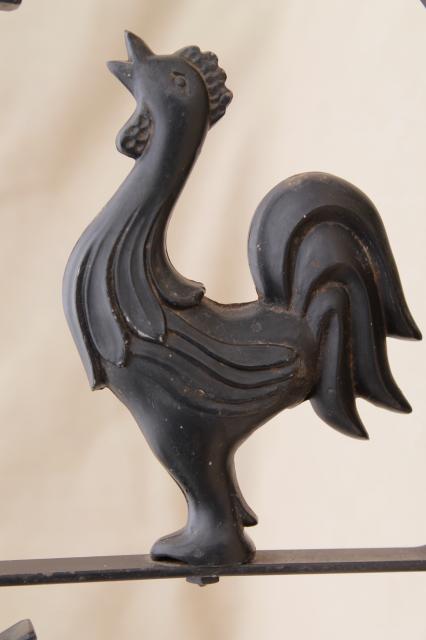 photo of cast iron all metal rooster wall mount lamp, 40s - 50s vintage pin-up type light #6