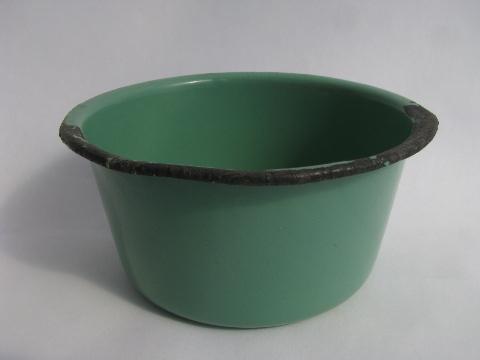 photo of child size jade green enamelware washtub & tiny clothespins, doll's laundry #2