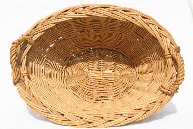 photo of child's size vintage wicker laundry basket for wash day, washing doll clothes #5