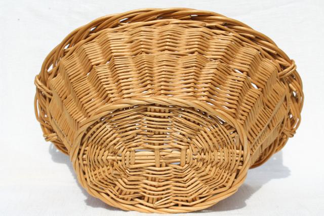 photo of child's size vintage wicker laundry basket for wash day, washing doll clothes #6